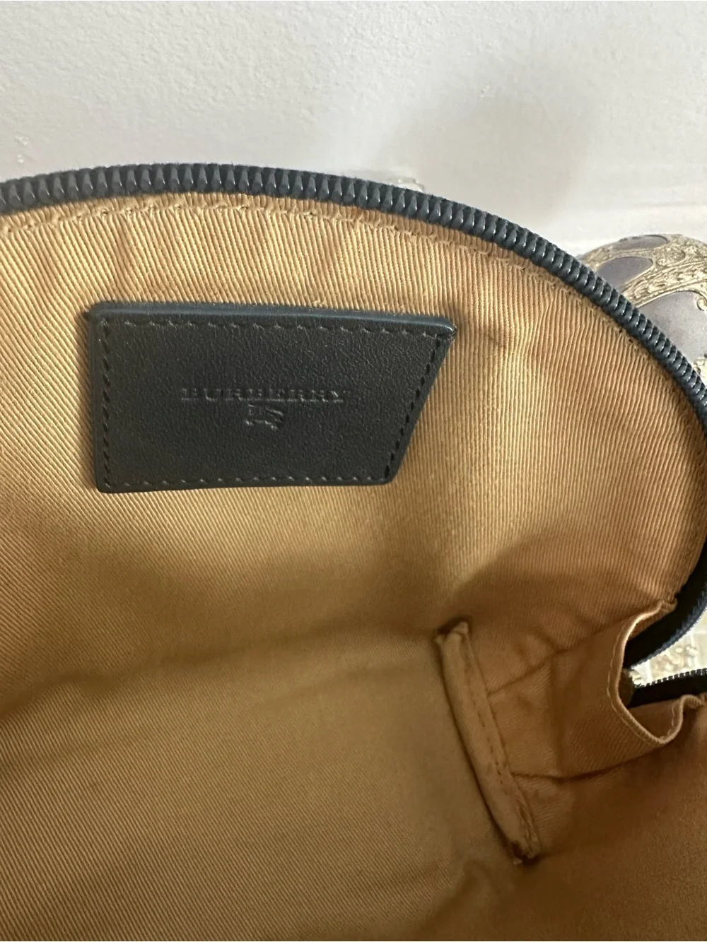 Burberry Classic Plaid Cosmetic Pouch in Cream and Black